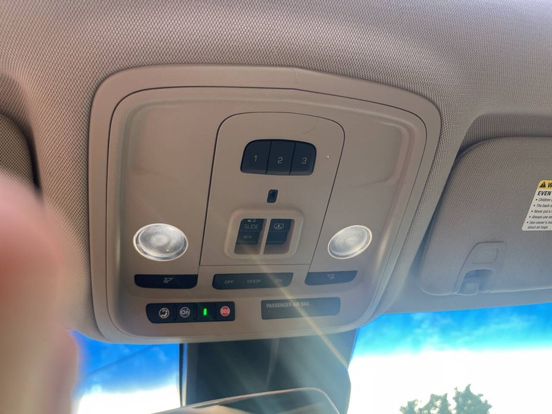 Cadillac XTS Vehicle Image 13