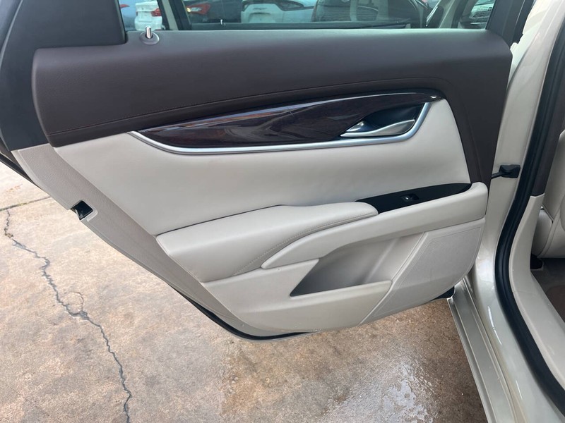 Cadillac XTS Vehicle Image 14