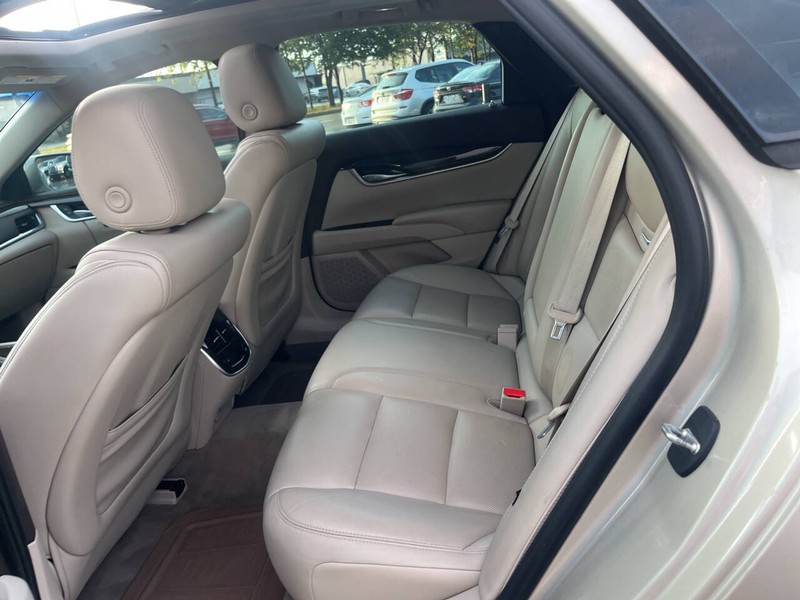 Cadillac XTS Vehicle Image 16