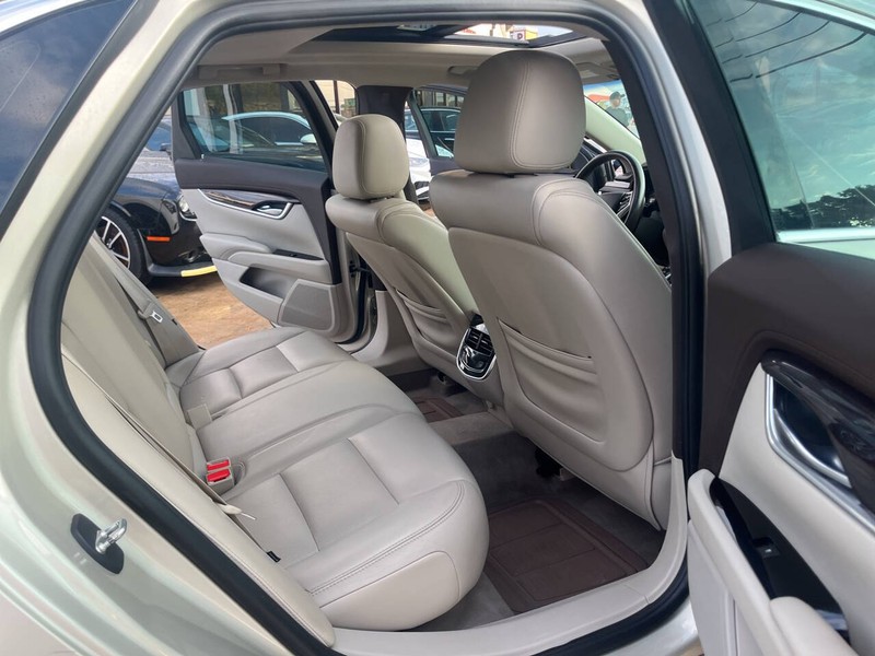 Cadillac XTS Vehicle Image 18