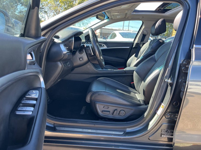 Genesis G70 Vehicle Image 08