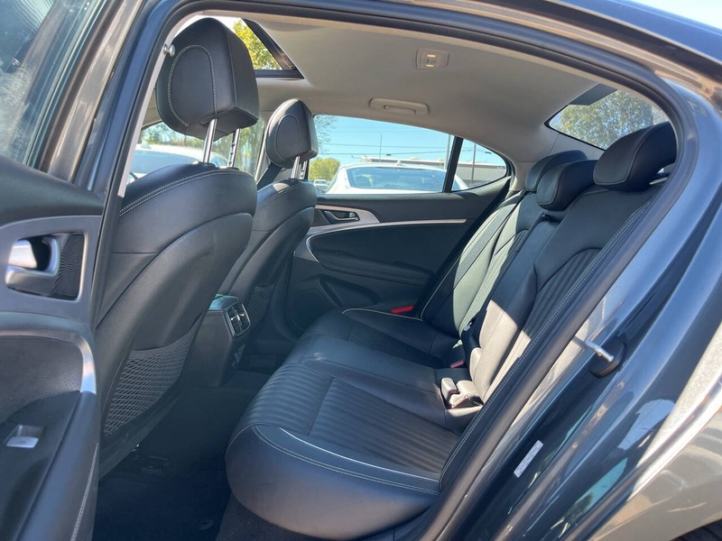 Genesis G70 Vehicle Image 09