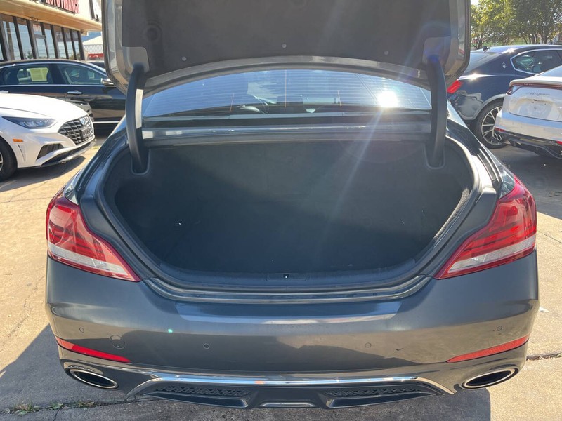 Genesis G70 Vehicle Image 10