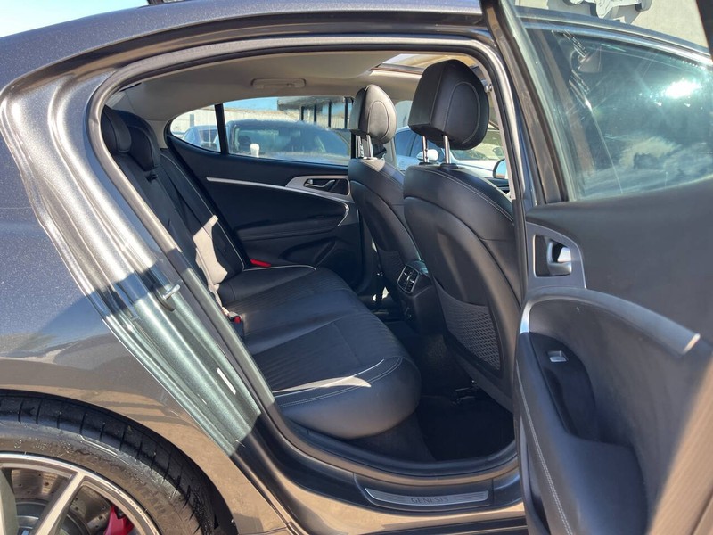 Genesis G70 Vehicle Image 11