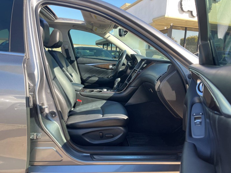 INFINITI Q50 Vehicle Image 11
