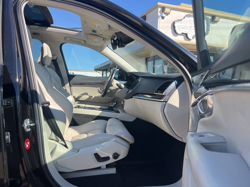 Volvo XC90 Vehicle Image 14