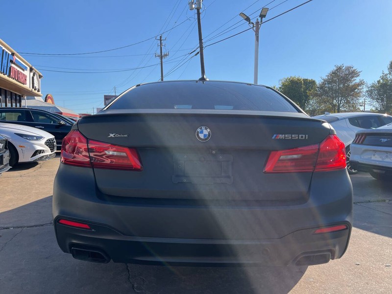 BMW 5 Series Vehicle Image 04