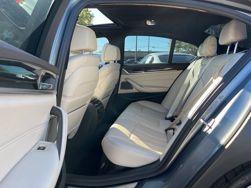 BMW 5 Series Vehicle Image 10