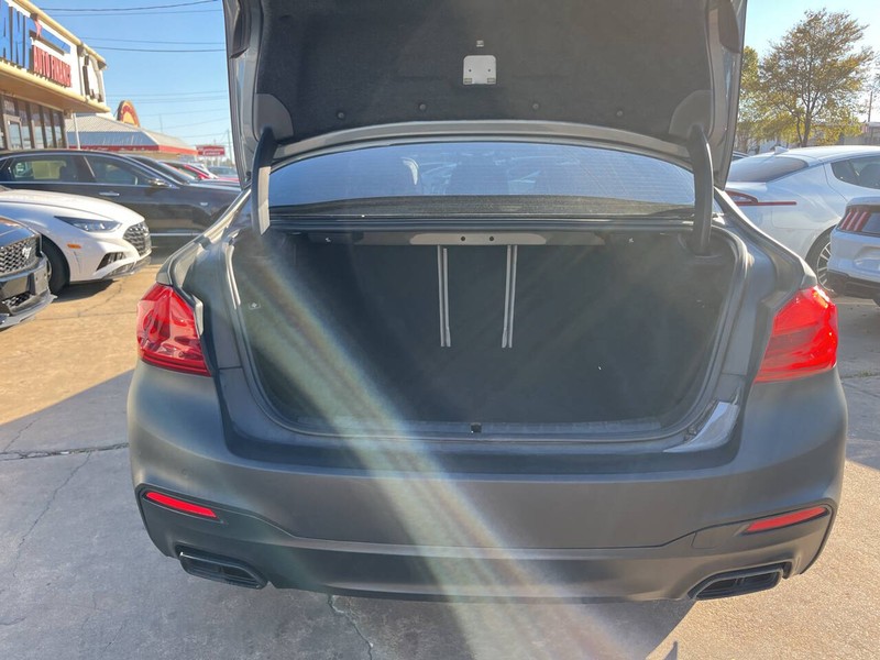 BMW 5 Series Vehicle Image 11