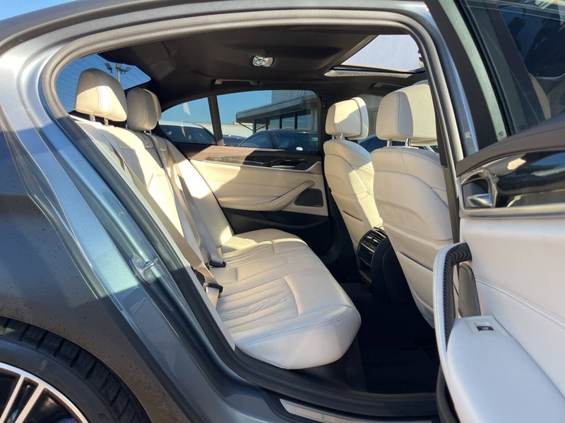 BMW 5 Series Vehicle Image 12