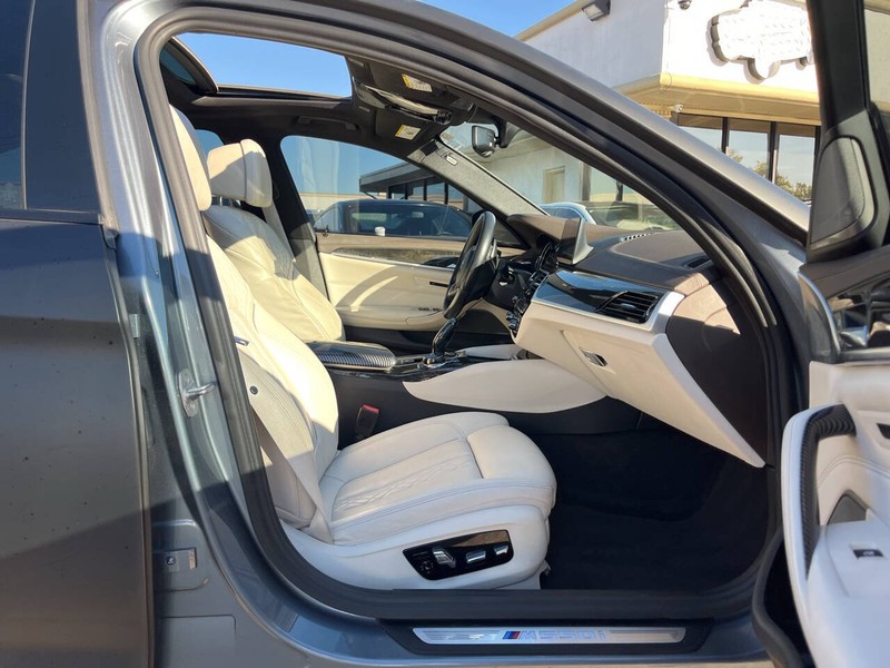 BMW 5 Series Vehicle Image 13