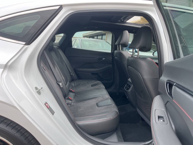 Hyundai Sonata Vehicle Image 09