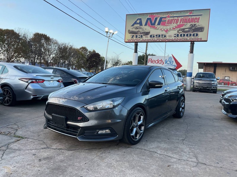 2017 Ford Focus ST's photo