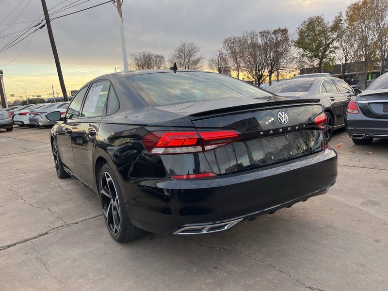 2022 Volkswagen Passat R-Line