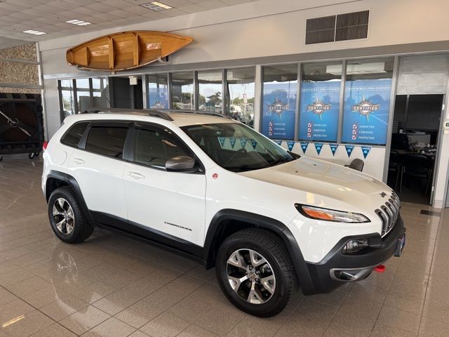 Jeep Cherokee Vehicle Full-screen Gallery Image 02