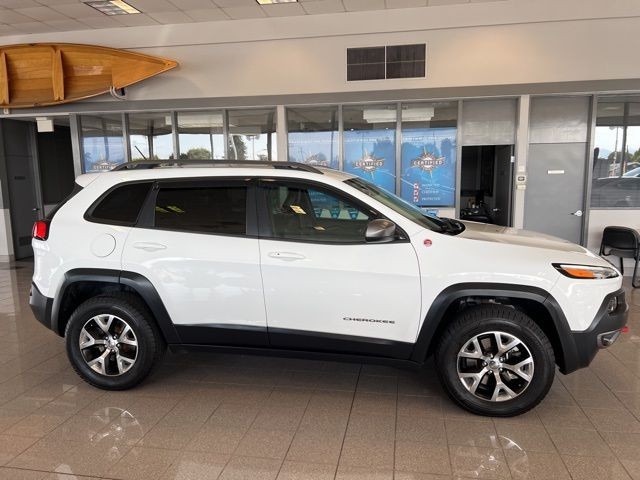 Jeep Cherokee Vehicle Full-screen Gallery Image 04