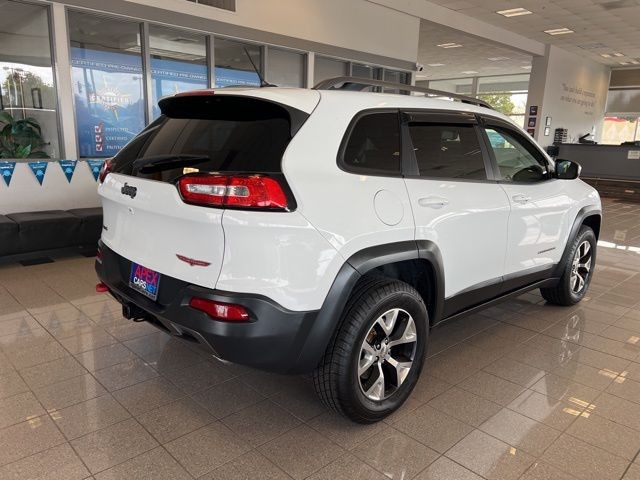 Jeep Cherokee Vehicle Full-screen Gallery Image 05