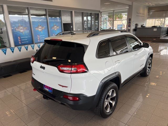 Jeep Cherokee Vehicle Full-screen Gallery Image 06