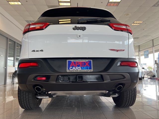 Jeep Cherokee Vehicle Full-screen Gallery Image 10
