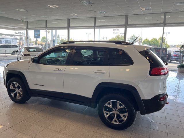 Jeep Cherokee Vehicle Full-screen Gallery Image 14