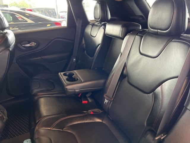 Jeep Cherokee Vehicle Full-screen Gallery Image 22