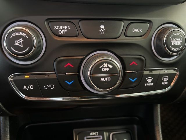 Jeep Cherokee Vehicle Full-screen Gallery Image 32