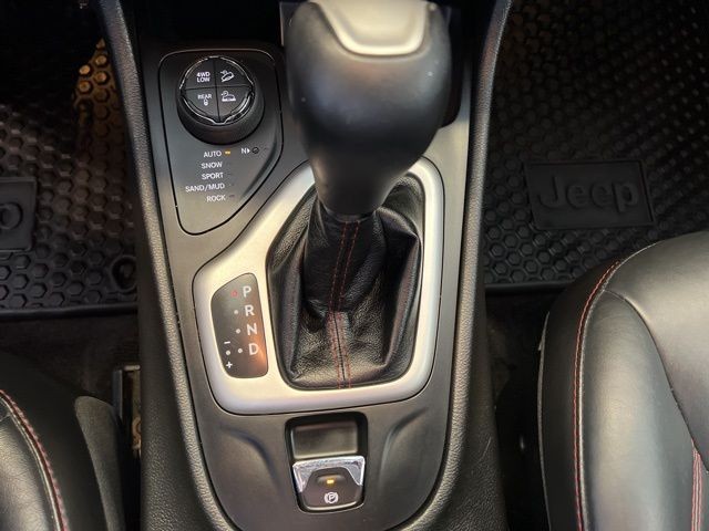 Jeep Cherokee Vehicle Full-screen Gallery Image 34