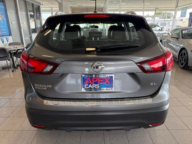 Nissan Rogue Sport Vehicle Full-screen Gallery Image 04