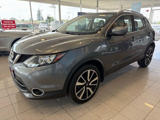 Nissan Rogue Sport Vehicle Full-screen Gallery Image 06