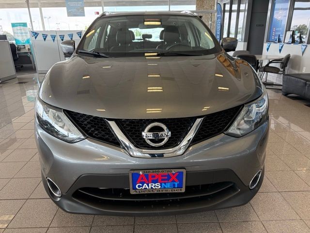 Nissan Rogue Sport Vehicle Full-screen Gallery Image 07