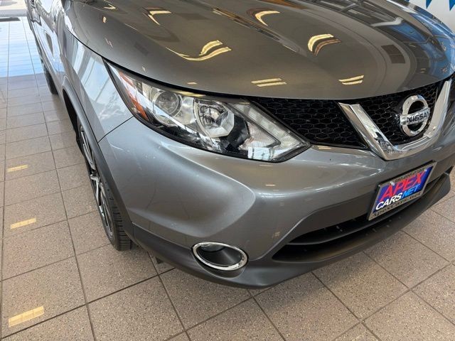 Nissan Rogue Sport Vehicle Full-screen Gallery Image 08