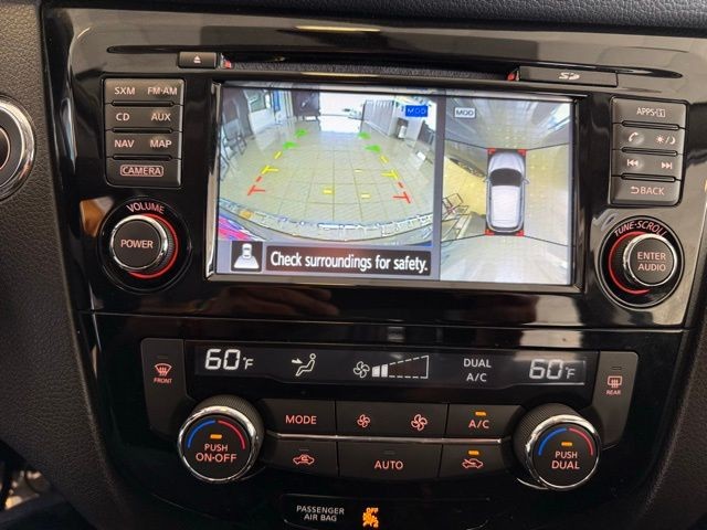 Nissan Rogue Sport Vehicle Full-screen Gallery Image 14