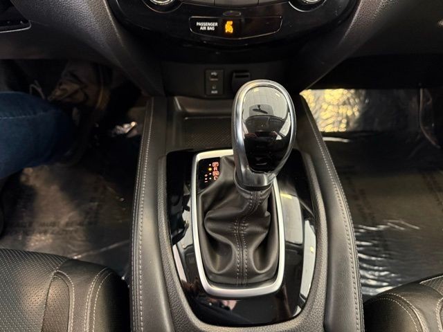 Nissan Rogue Sport Vehicle Full-screen Gallery Image 15