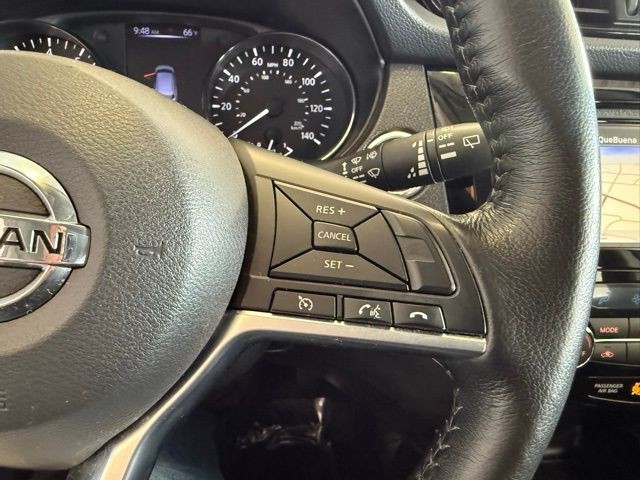 Nissan Rogue Sport Vehicle Full-screen Gallery Image 17