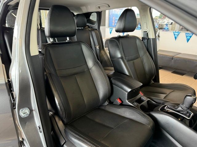 Nissan Rogue Sport Vehicle Full-screen Gallery Image 27