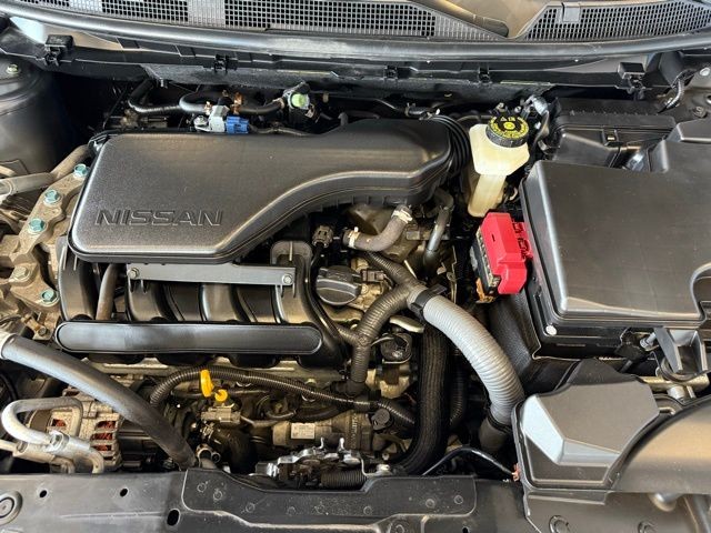 Nissan Rogue Sport Vehicle Full-screen Gallery Image 29