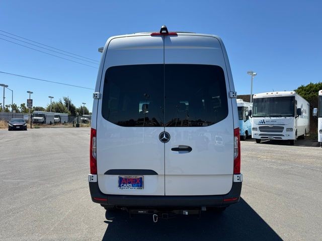 Mercedes-Benz Sprinter Passenger Van Vehicle Full-screen Gallery Image 04