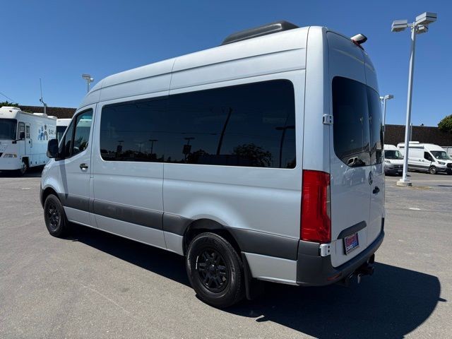 Mercedes-Benz Sprinter Passenger Van Vehicle Full-screen Gallery Image 06