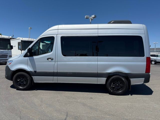 Mercedes-Benz Sprinter Passenger Van Vehicle Full-screen Gallery Image 07