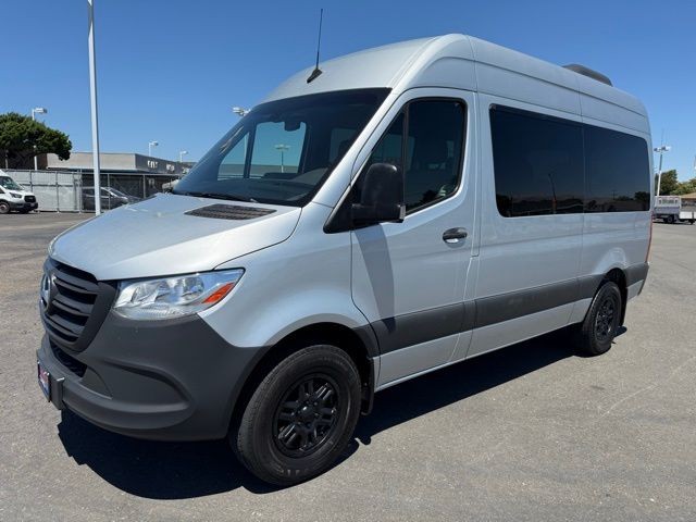 Mercedes-Benz Sprinter Passenger Van Vehicle Full-screen Gallery Image 08