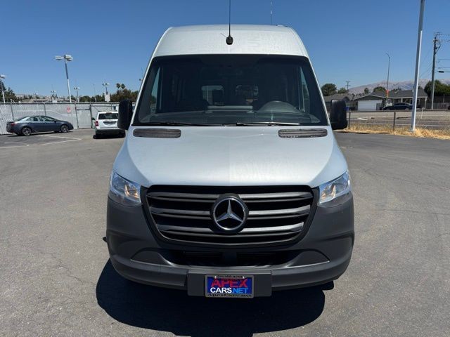 Mercedes-Benz Sprinter Passenger Van Vehicle Full-screen Gallery Image 09