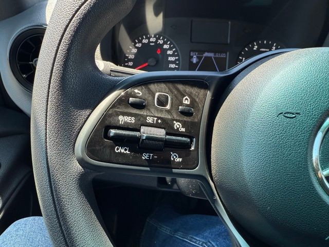 Mercedes-Benz Sprinter Passenger Van Vehicle Full-screen Gallery Image 18