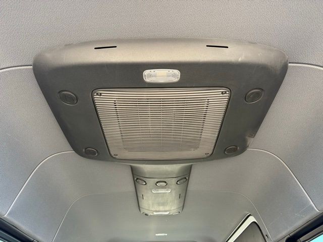 Mercedes-Benz Sprinter Passenger Van Vehicle Full-screen Gallery Image 21