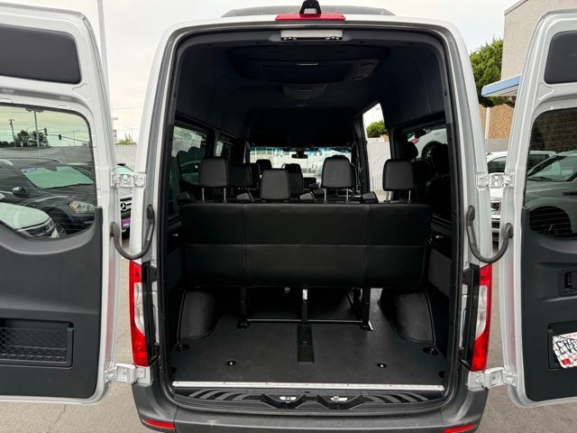 Mercedes-Benz Sprinter Passenger Van Vehicle Full-screen Gallery Image 22
