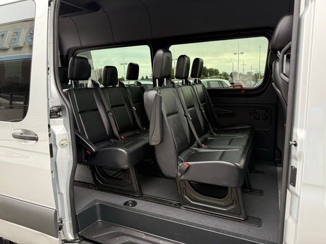 Mercedes-Benz Sprinter Passenger Van Vehicle Full-screen Gallery Image 23