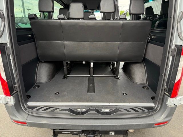 Mercedes-Benz Sprinter Passenger Van Vehicle Full-screen Gallery Image 27