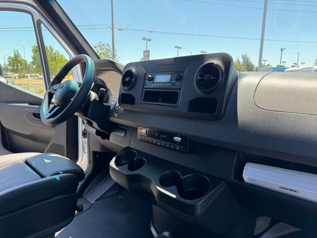 Mercedes-Benz Sprinter Passenger Van Vehicle Full-screen Gallery Image 29