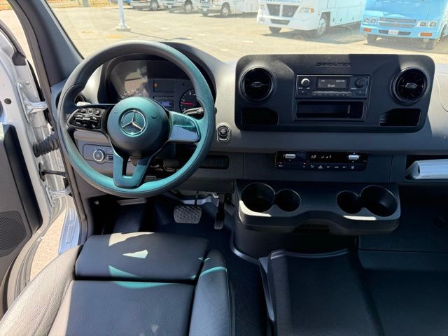 Mercedes-Benz Sprinter Passenger Van Vehicle Full-screen Gallery Image 30