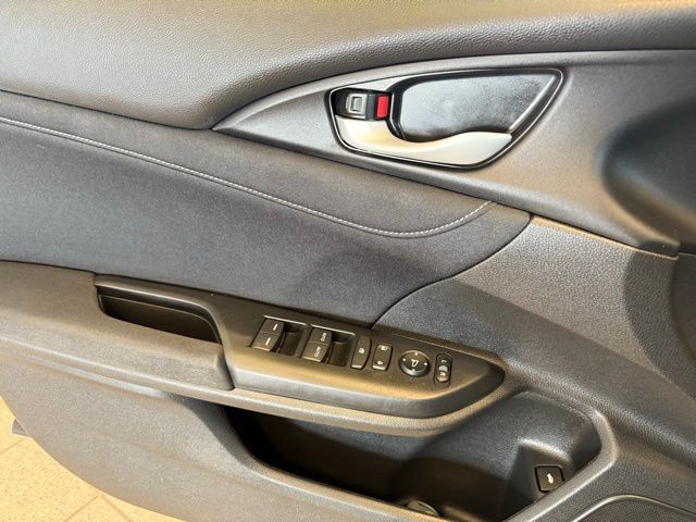 Honda Insight Vehicle Full-screen Gallery Image 19