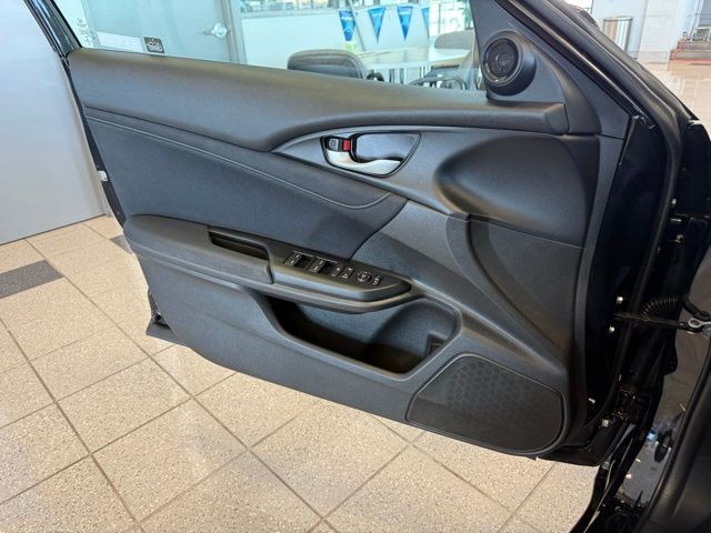 Honda Insight Vehicle Full-screen Gallery Image 20